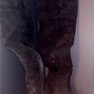 Elegant Black Heeled Boots